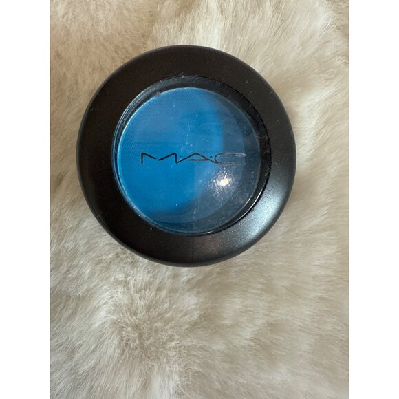 MAC Clarity Matte Blue eyeshadow dabbed only - Picture 2 of 3